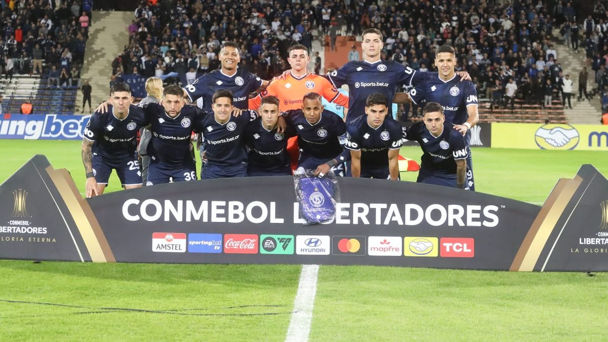 En la Copa Libertadores, Independiente Rivadavia fue el primer clasificado a octavos de final. En la Copa Libertadores, Independiente Rivadavia fue el primer clasificado a octavos de final.