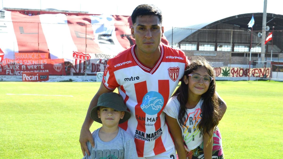 Nicolás Inostroza junto a sus hijos, Dominick y Zoe.
