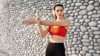 Pilates en pared: los 4 ejercicios que mejoran la flexibilidad y ayudan a tonificar los músculos Pilates en pared: los 4 ejercicios que mejoran la flexibilidad y ayudan a tonificar los músculos