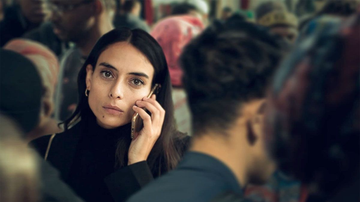 La actriz Nailia Harzoune interpreta a Judith en la serie de Netflix.