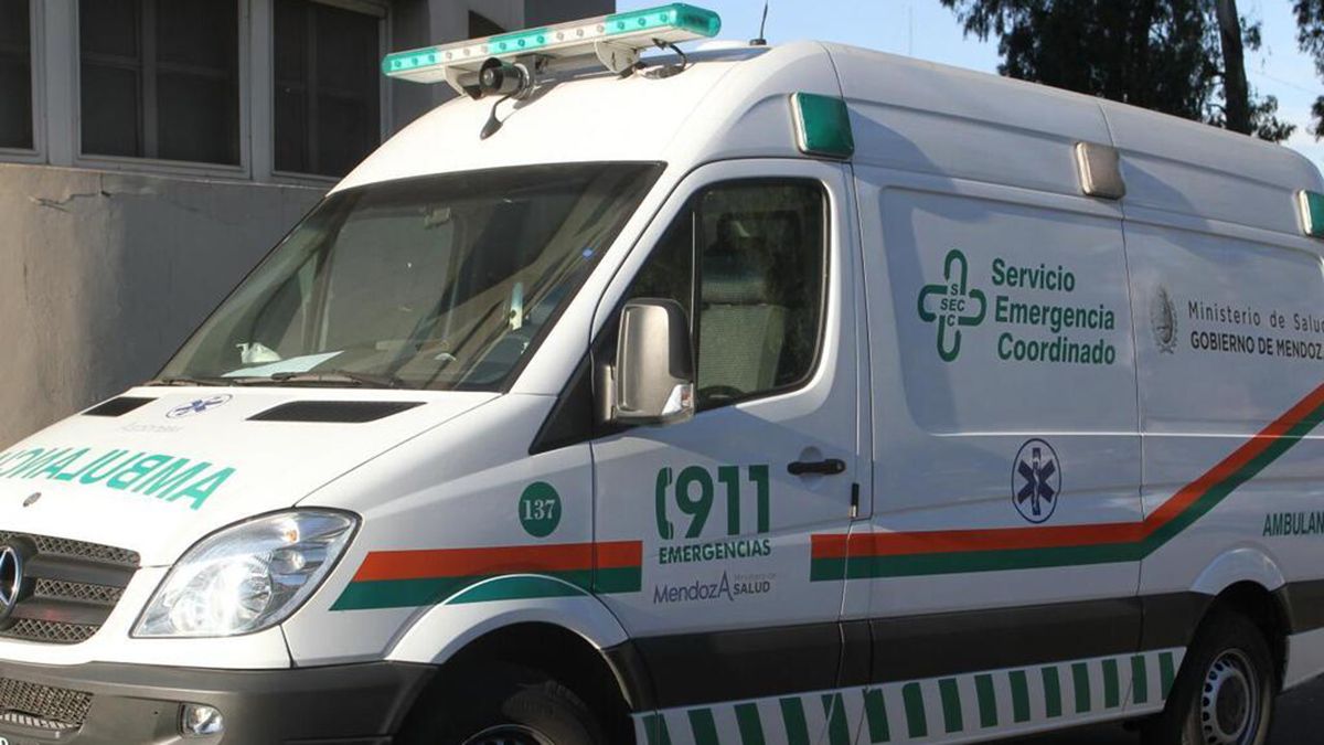 El herido en el accidente en Maipú fue trasladado en una ambulancia del SEC al Hospital Central.