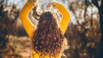Cómo conseguir unos rulos perfectos y definidos sin gastar una fortuna Cómo conseguir unos rulos perfectos y definidos sin gastar una fortuna