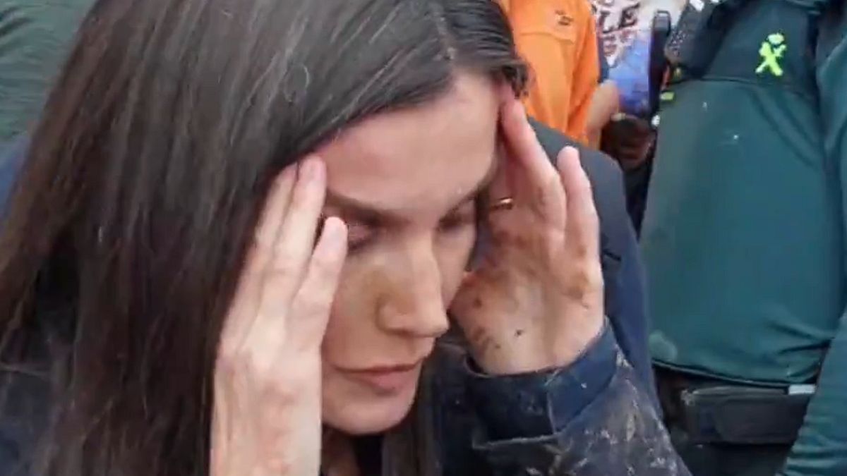 La reina Letizia fue abucheada y recibida con insultos. La reina Letizia fue abucheada y recibida con insultos.