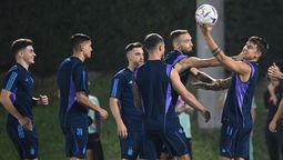 La formación de la Selección argentina ante México, presentaría cuatro cambios respecto del equipo que Lionel Scaloni puso ante Arabia Saudita, en la fecha inicial del Mundial Qatar 2022.