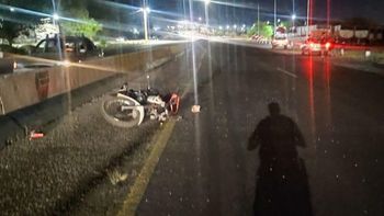 Un joven motociclista murió en un accidente tras ser impactado por dos autos en Luján de Cuyo