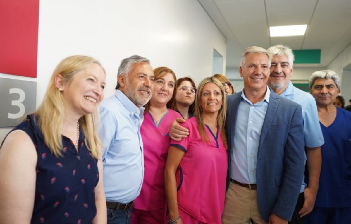 La vicegobernadora Hebe Casado junto al gobernador Alfredo Cornejo y el intendente de Alvear, Alejandro Molero en la inauguración de la obra en el hospital local. La vicegobernadora Hebe Casado junto al gobernador Alfredo Cornejo y el intendente de Alvear, Alejandro Molero en la inauguración de la obra en el hospital local.