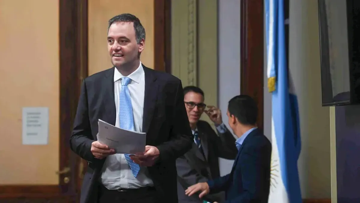 Investigan llamadas de periodista vinculado a Adorni por contratos estatales Investigan llamadas de periodista vinculado a Adorni por contratos estatales