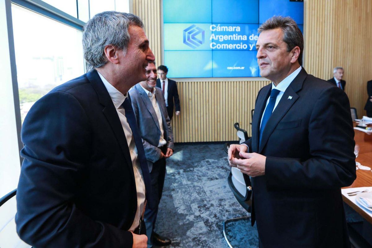 Sergio Massa mantuvo un encuentro en la sede de la Cámara Argentina de Comercio y Servicios (CAC).