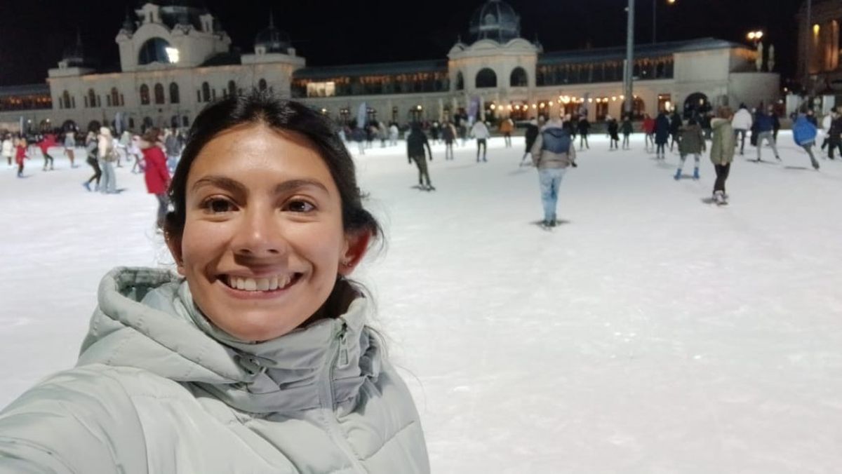 Tamara, a estudiante de la UNCuyo que se encuentra en un intercambio formativo en Hungría, dice estar fascinada con la belleza arquitectónica de Budapest. Tamara, a estudiante de la UNCuyo que se encuentra en un intercambio formativo en Hungría, dice estar fascinada con la belleza arquitectónica de Budapest.
