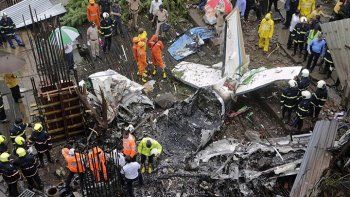 Una avioneta se estrelló en plena ciudad de Bombay, en la India