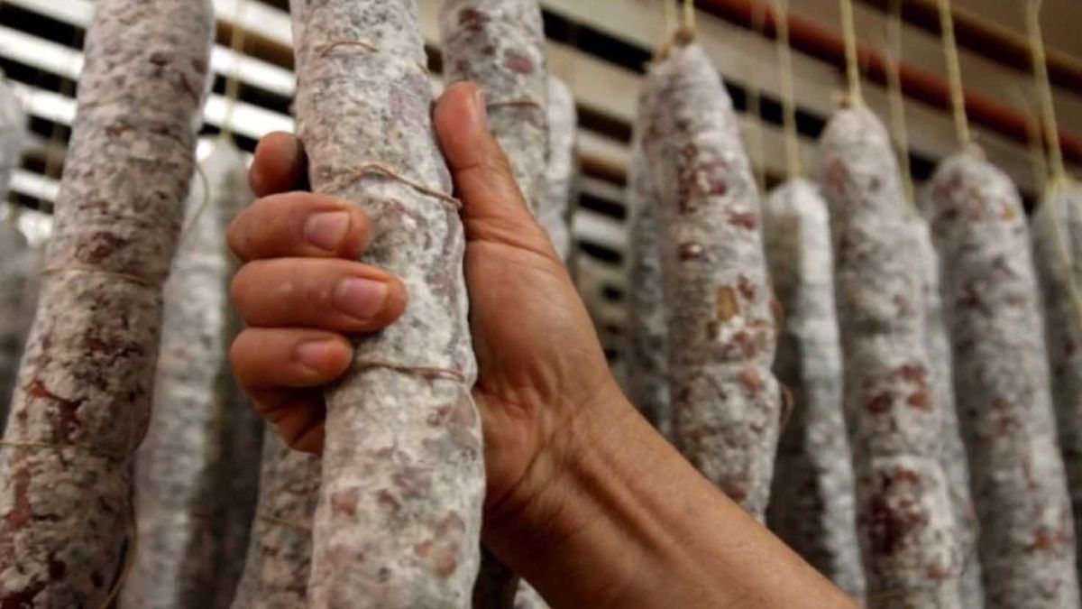 El consumo de salames y chorizos de cerdo provenientes de lugares no habilitados pueden provocar problemas a la salud El consumo de salames y chorizos de cerdo provenientes de lugares no habilitados pueden provocar problemas a la salud