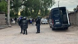 La Policía y la Justicia realizaron 16 allanamientos en las Heras en busca de una banda de delincuentes. La Policía y la Justicia realizaron 16 allanamientos en las Heras en busca de una banda de delincuentes.