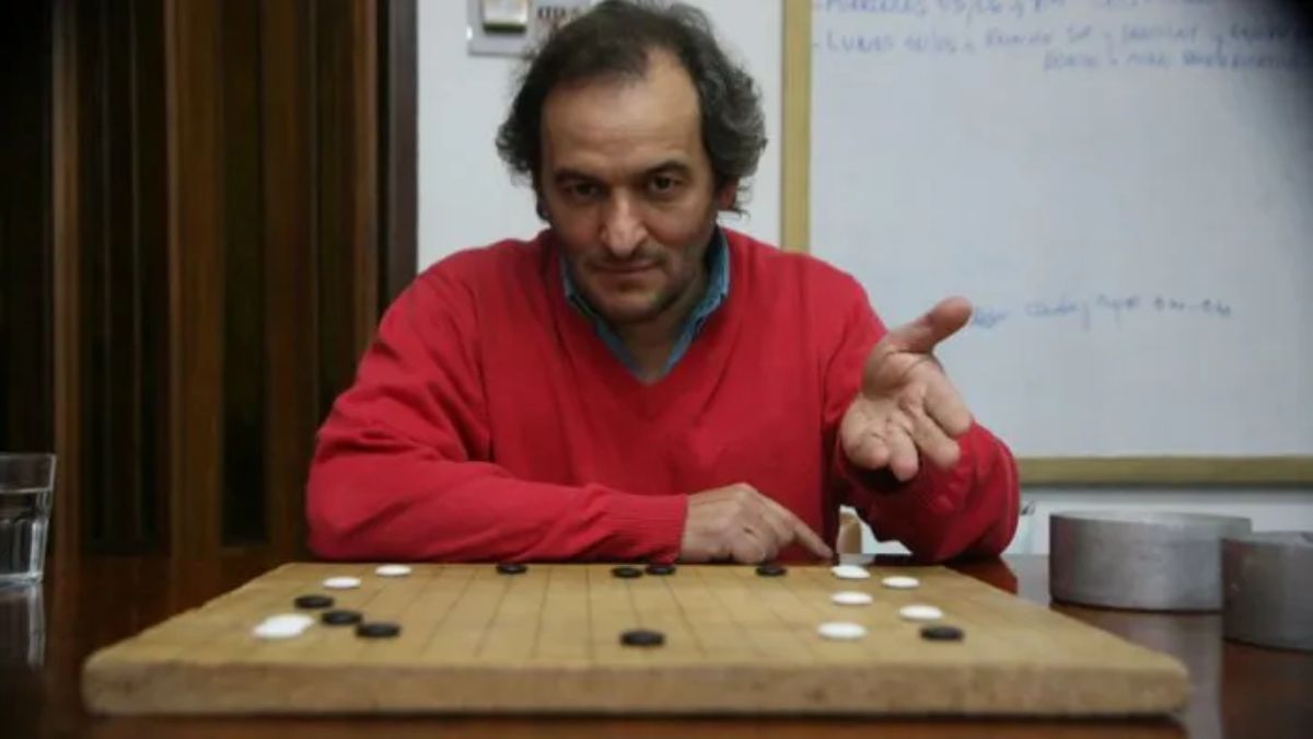 Nicolás Marengo es referente en Cuyo y creador del club de Go Martín Güemes, además de ser profesor de ajedrez y teatro.