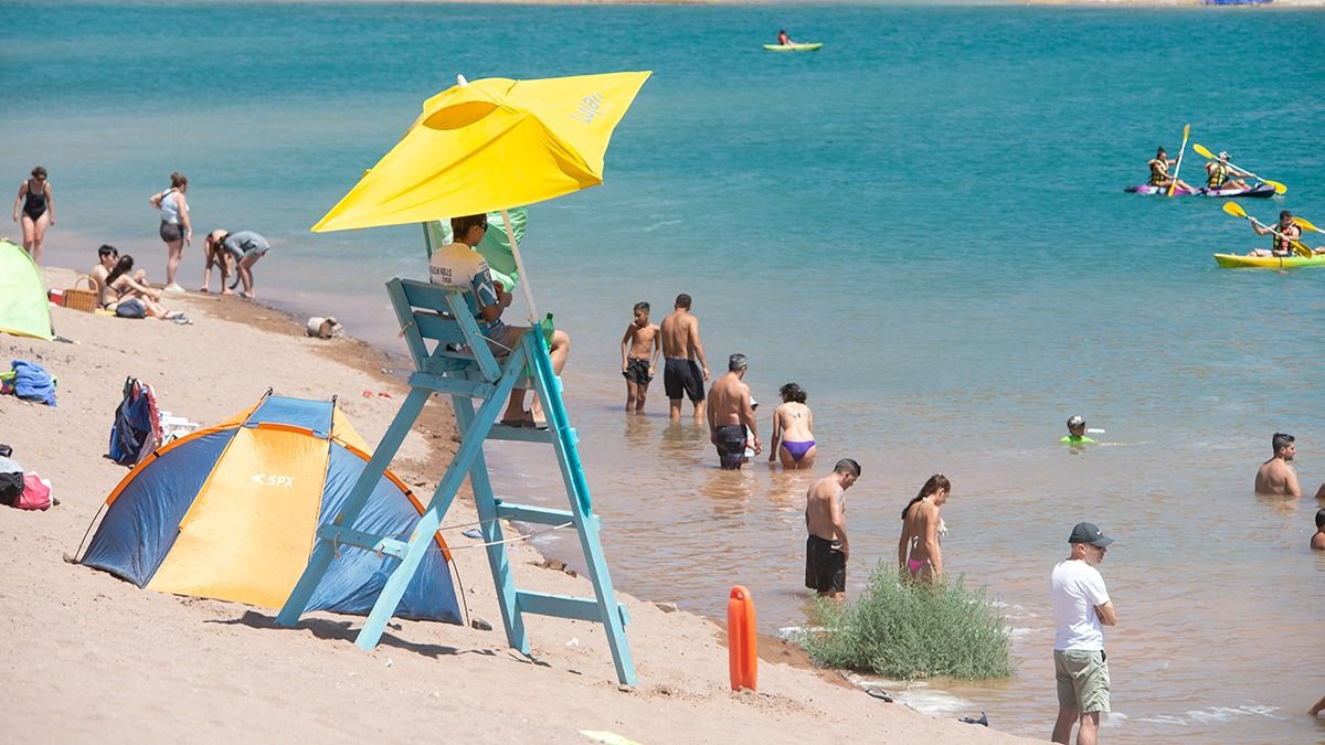La adjudicación de las obras de la costa sur del perilago de Potrerillos era por 50 años y suponía una inversión de más de 30 millones de dólares. La adjudicación de las obras de la costa sur del perilago de Potrerillos era por 50 años y suponía una inversión de más de 30 millones de dólares.