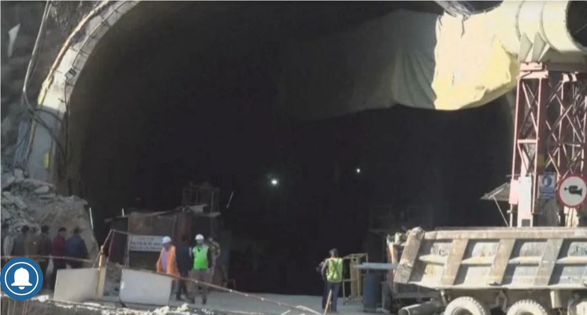 Atrapados bajo tierra. 41 trabajadores quedaron atrapados bajo tierra en un túnel. Atrapados bajo tierra. 41 trabajadores quedaron atrapados bajo tierra en un túnel.