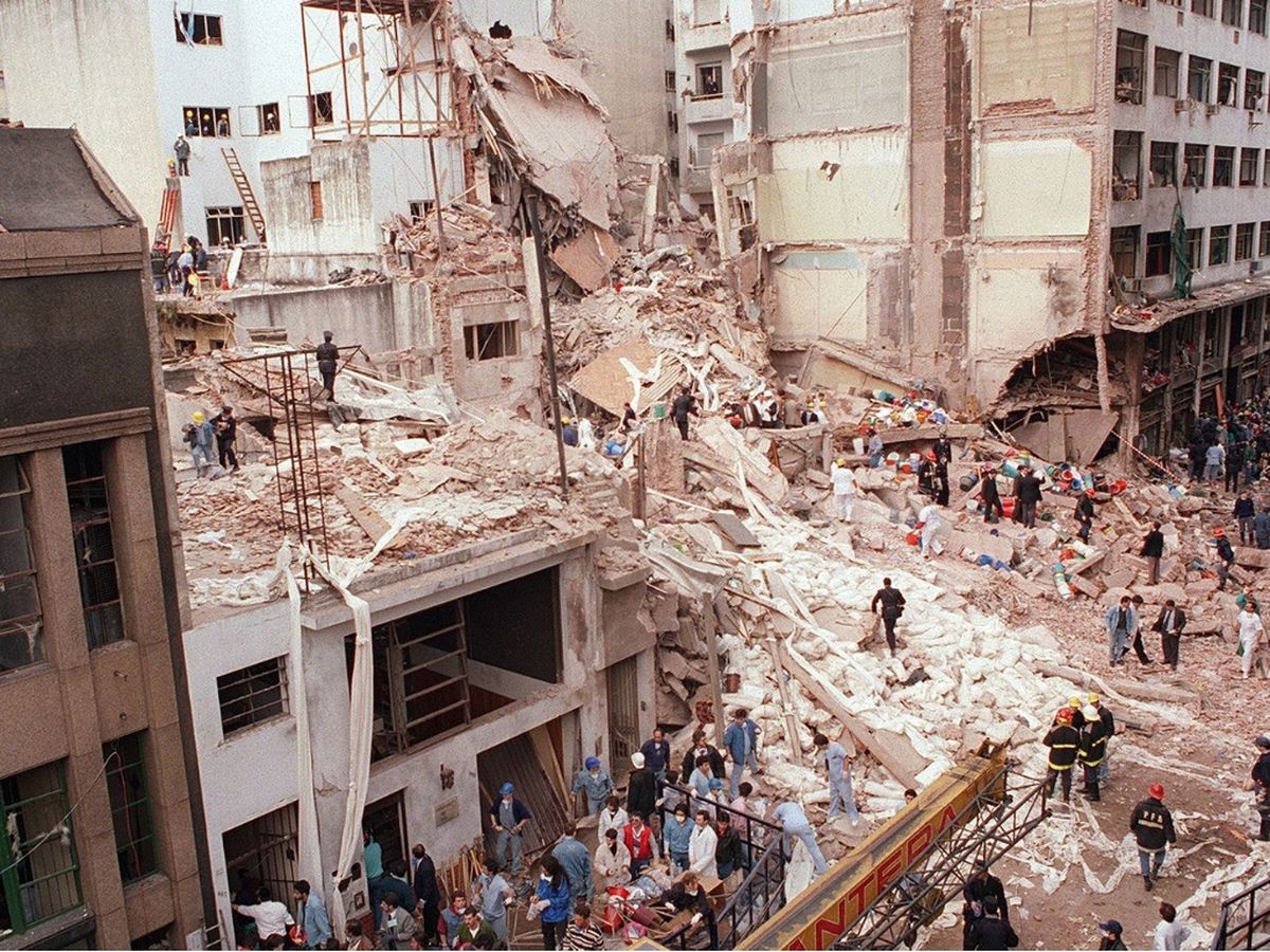 El ataque terrorista a la AMIA ocurrió el 18 de julio de 1994. El ataque terrorista a la AMIA ocurrió el 18 de julio de 1994.