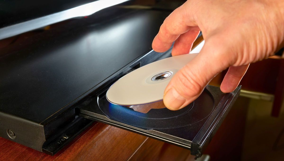 Un reproductor de DVD es un dispositivo electrónico diseñado para leer y reproducir discos DVD. Estos discos pueden contener películas, música, datos u otro tipo de contenido multimedia Un reproductor de DVD es un dispositivo electrónico diseñado para leer y reproducir discos DVD. Estos discos pueden contener películas, música, datos u otro tipo de contenido multimedia