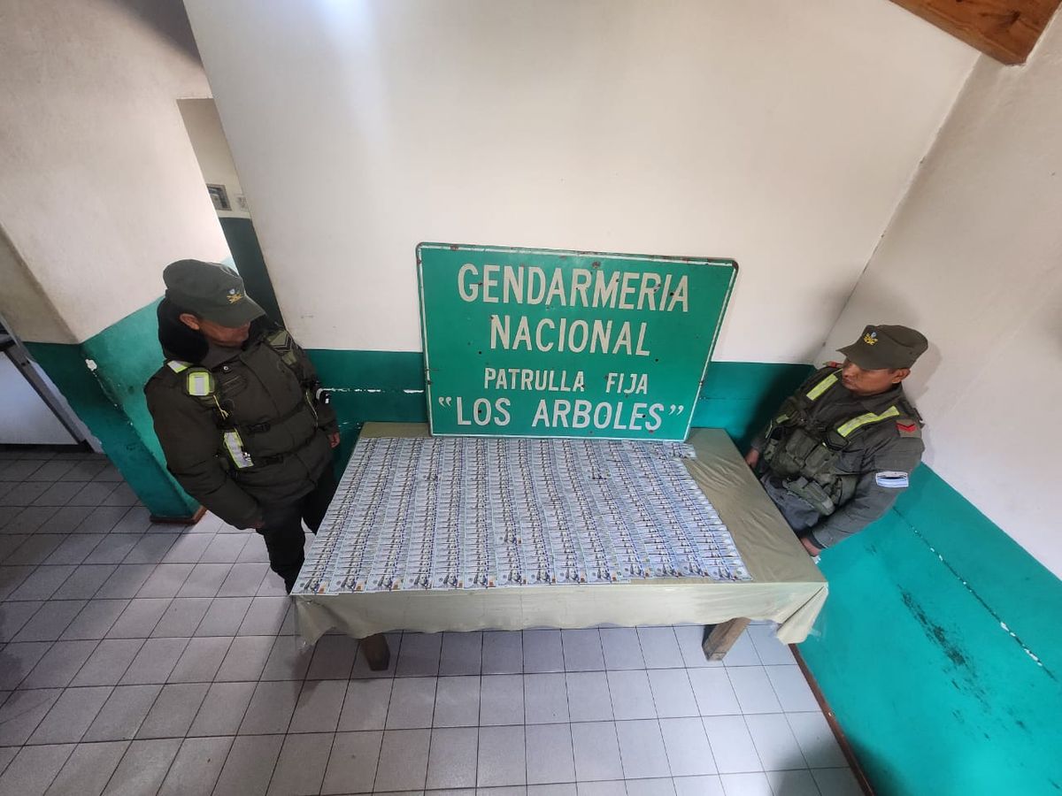 En el control de la patrulla Los Árboles se detectó un vehículo que llevaba dólares sin declarar. En el control de la patrulla Los Árboles se detectó un vehículo que llevaba dólares sin declarar.