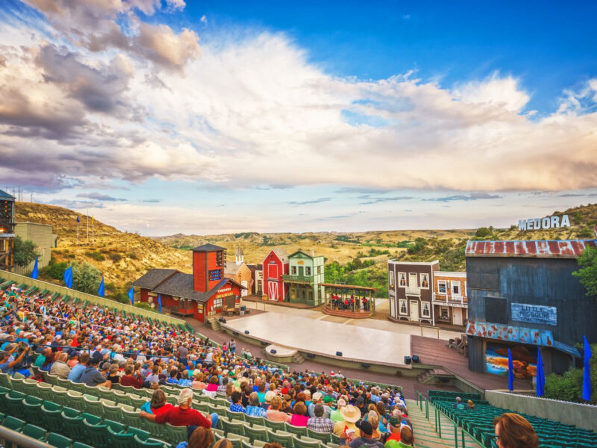 Medora tiene menos de 200 habitantes. Medora tiene menos de 200 habitantes. 