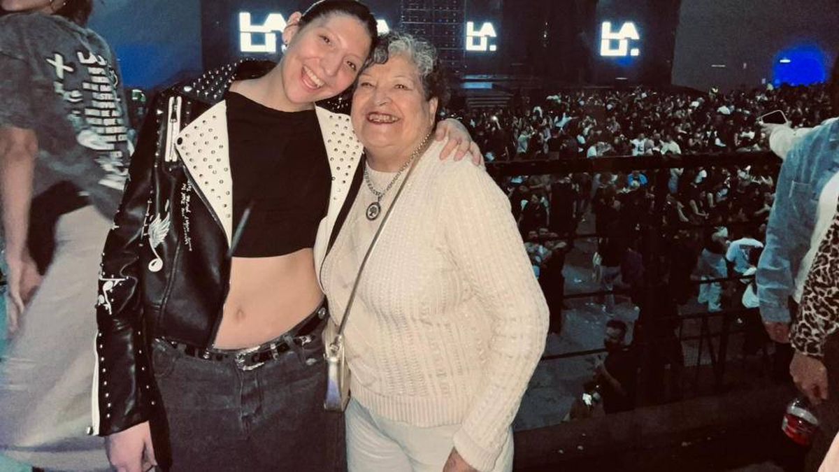 Ariela y su abuela Lucía. Ariela y su abuela Lucía. 