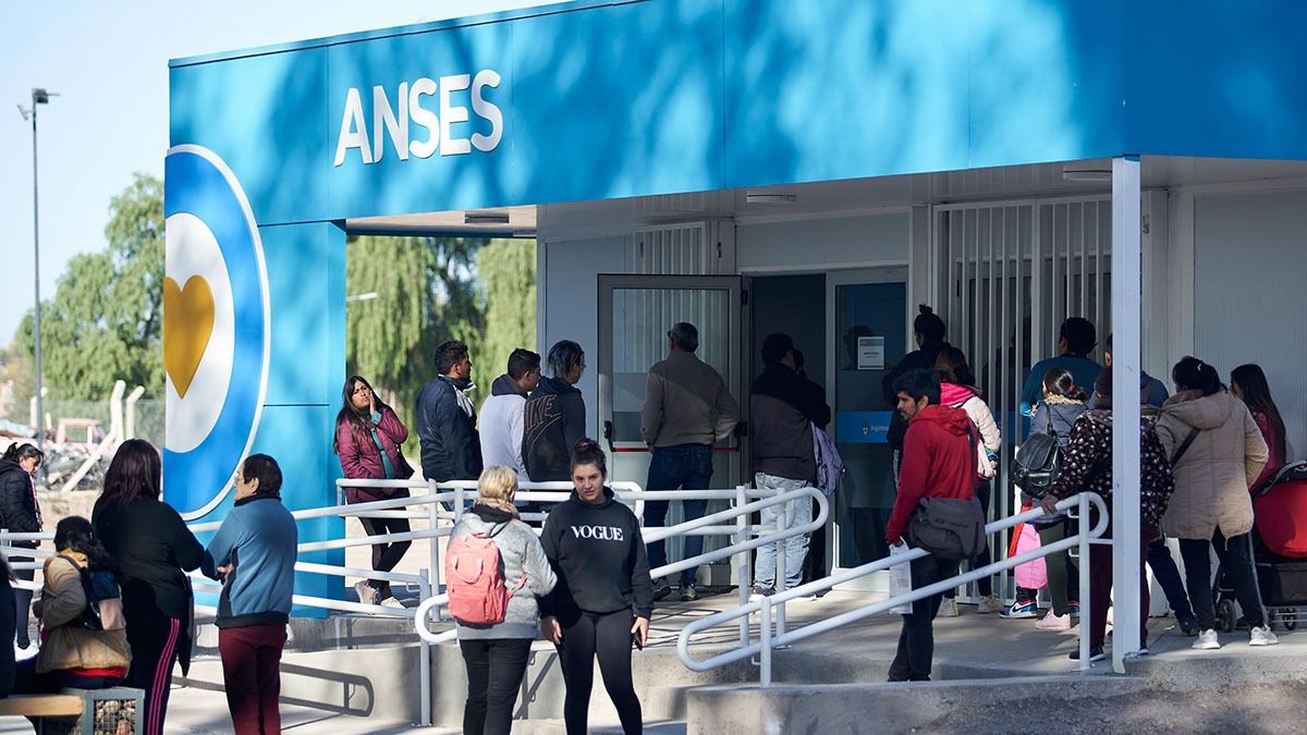 ANSES: Quiénes Cobran Este Lunes 22 De Mayo