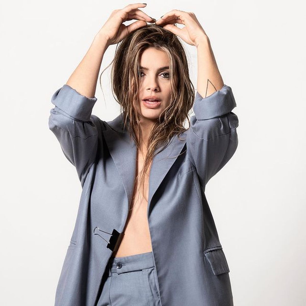 Natalie Pérez arrasó con su underboob.