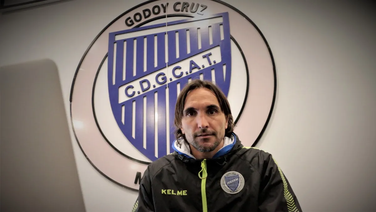 Diego Martínez tendrá su debut oficial ante Rosario Central.