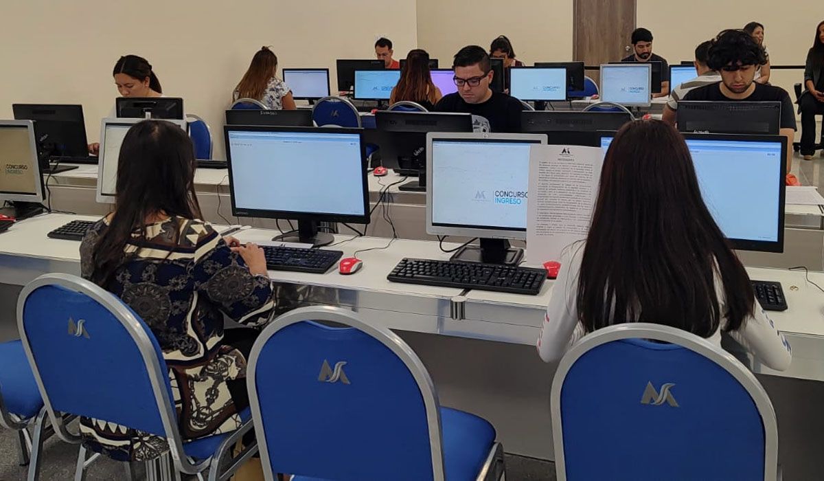 En el edificio del MPF se toman los exámenes de dactilografía.