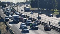Caos en el tránsito tras un accidente en el carril en el Acceso Este, frente al predio de la Virgen, en Guaymallén. Caos en el tránsito tras un accidente en el carril en el Acceso Este, frente al predio de la Virgen, en Guaymallén.