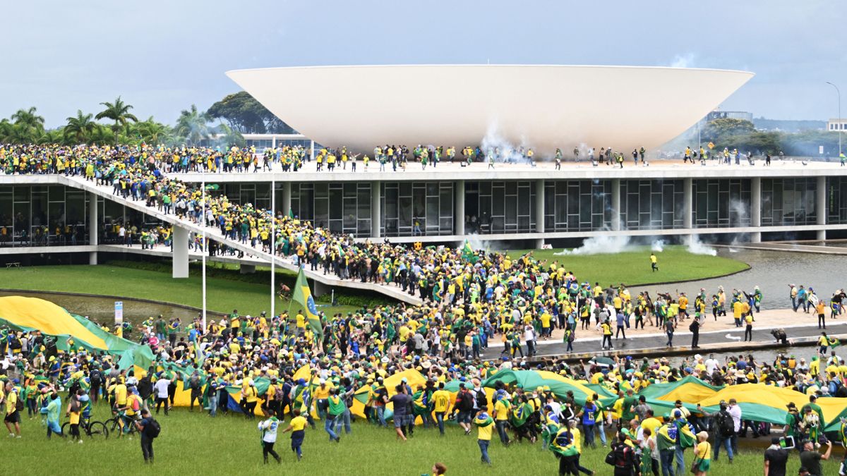 Manifestantes en Brasilia toman el Congreso.