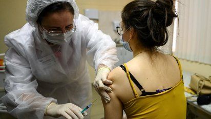 Rusia comenzó a utilizar la vacuna el pasado sábado a los trabajadores de Salud de alto riesgo.