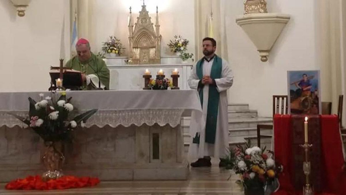 Monseñor Colombo, arzobispo de Mendoza, en la misa en la que recordó a Wenceslao Pedernera.