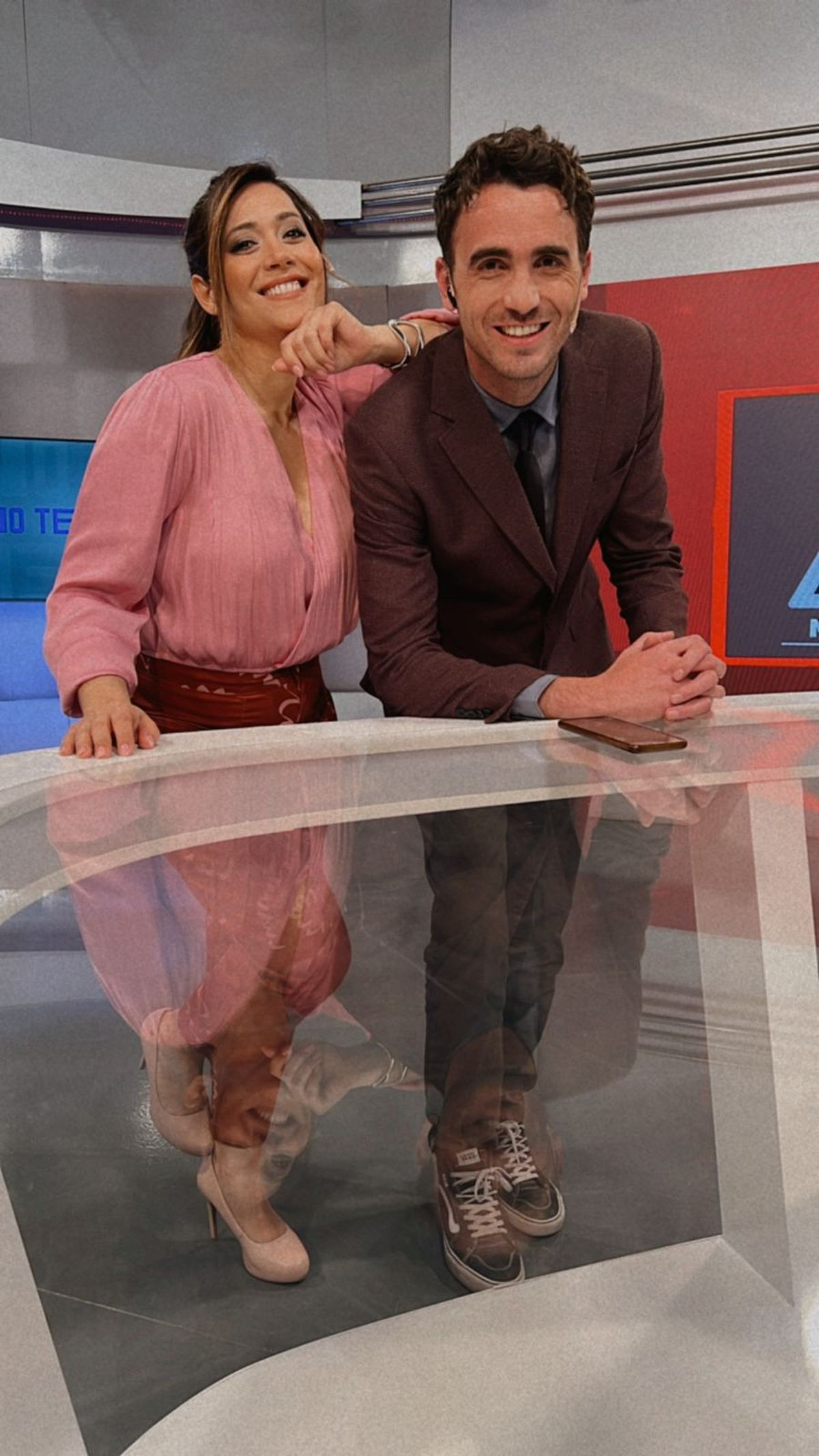 Gisela Campos y Amadeo Inzirillo comparten pantalla en el Noticiero Central de El Siete. Generalmente filman los reels por la mañana. Gisela Campos y Amadeo Inzirillo comparten pantalla en el Noticiero Central de El Siete. Generalmente filman los reels por la mañana.