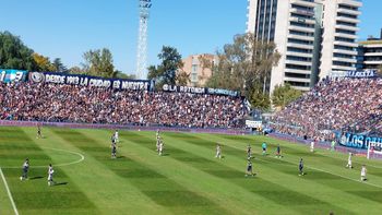 Independiente Rivadavia y Gimnasia y Esgrima empatan en un emocionante clásico Independiente Rivadavia y Gimnasia y Esgrima empatan en un emocionante clásico