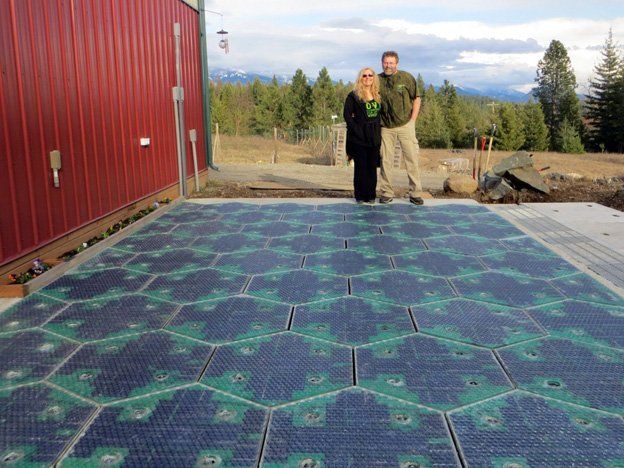Este loco lindo promueve caminos de paneles solares