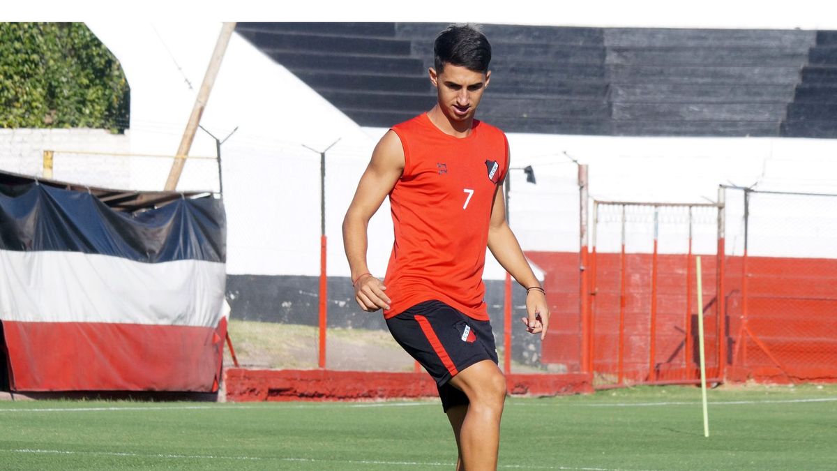 El Turco Manzur, se consolidó como volante central.