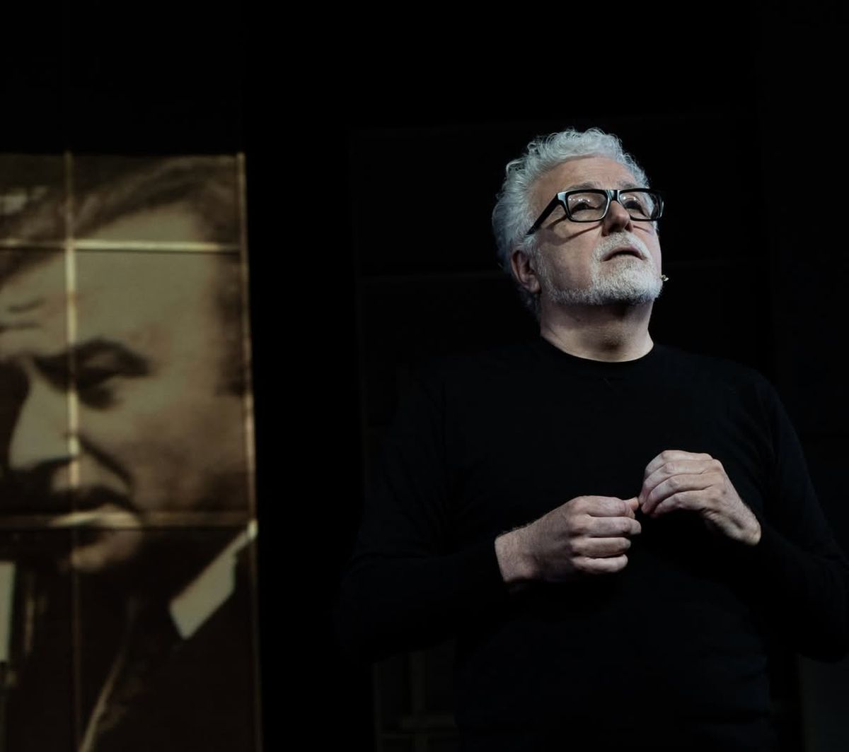 Claudio Villarruel protagoniza este unipersonal que llega a Mendoza precedido de un enorme éxito y excelentes críticas. 