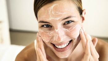 Cómo utilizar la mezcla de arcilla y miel para mejorar el aspecto de la piel Cómo utilizar la mezcla de arcilla y miel para mejorar el aspecto de la piel