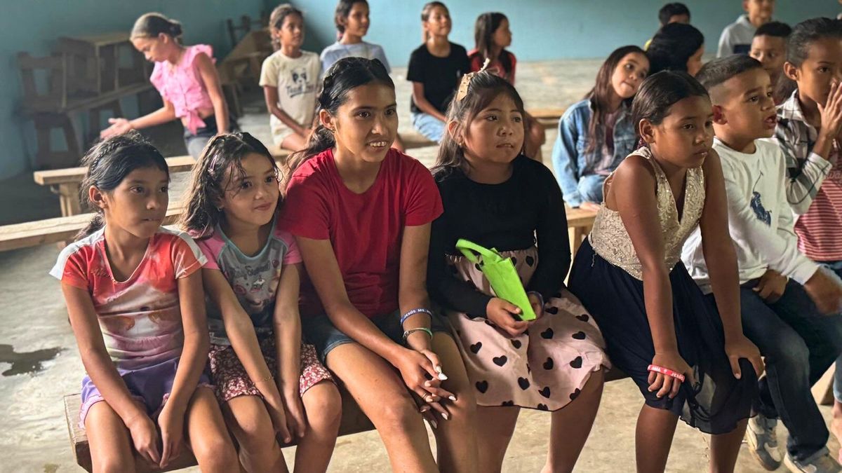 Los niños hondureños recibieron atención médica y cuatro días de teatro infantil. Los niños hondureños recibieron atención médica y cuatro días de teatro infantil.