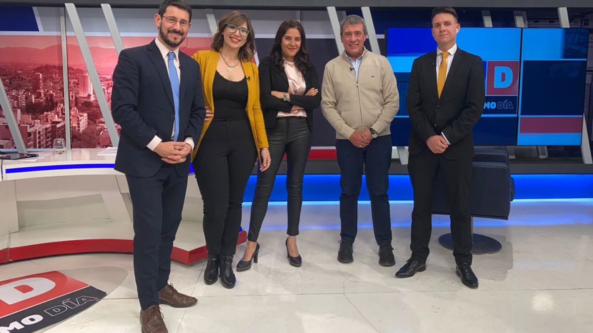 El equipo y el invitado: Pablo Gerardi, Agustina Fiadino, Rosana Villegas, Adolfo Bermejo y Juli&aacute;n Imazio.