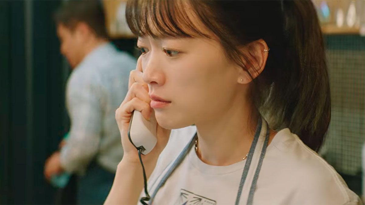 La vida de una joven da un vuelco cuando el teléfono móvil que había perdido acaba en manos de un hombre peligroso.