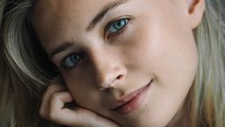 La serie de Netflix corta e intensa que arrasa con una historia basada en una novela