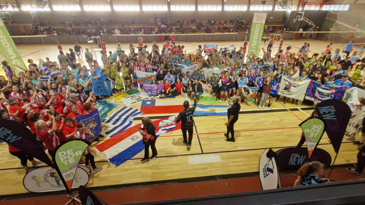 El primer torneo Sudamericano Femenino de Newcom fue un éxito. El primer torneo Sudamericano Femenino de Newcom fue un éxito.