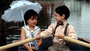 Tras 30 años del estreno de Pequeños traviesos, así luce hoy Brittany Ashton Holmes, quien hizo de Darla