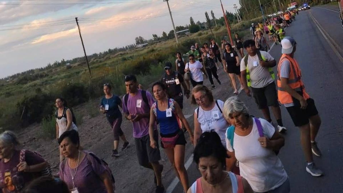 La caminata a Lourdes desde Lavalle. 42 km desde las 19 del lunes hasta las 7 del martes. La caminata a Lourdes desde Lavalle. 42 km desde las 19 del lunes hasta las 7 del martes.
