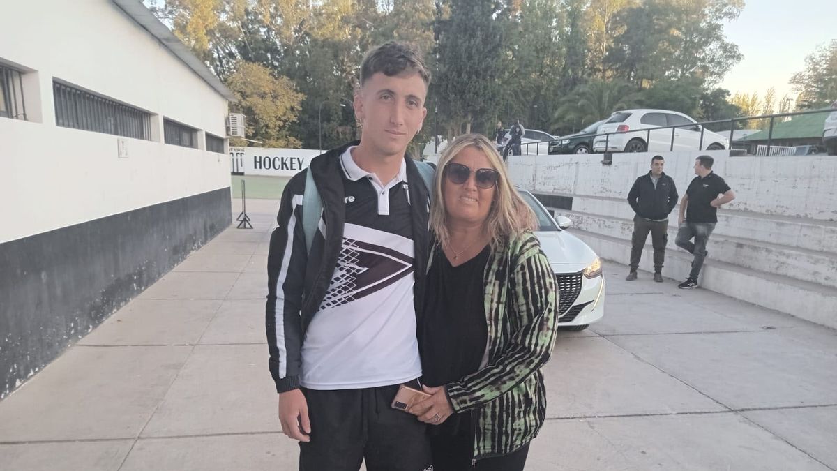 Tadeo Marchiori junto a su mamá