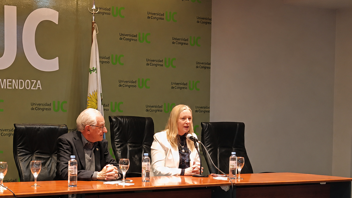 Participaron de la apertura el Rector de la Universidad de Congreso, Ing. Mg. Rubén Darío Bresso y la Vicegobernadora de Mendoza, Dra. Hebe Casado.