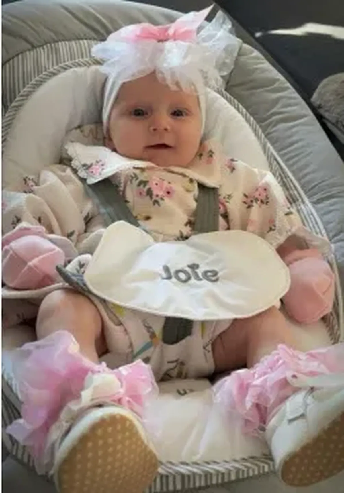 Maggie-May Ann Moody recibió un emotivo tributo por parte de sus padres, quienes recordaron a la pequeña niña como el centro de alegría de toda la familia. Maggie-May Ann Moody recibió un emotivo tributo por parte de sus padres, quienes recordaron a la pequeña niña como el centro de alegría de toda la familia.