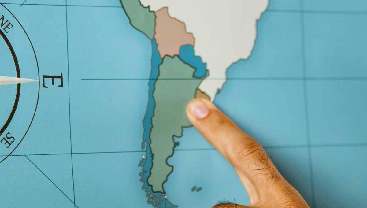 Argentina es la cuarta superficie en el continente americano (luego de Canadá, Estados Unidos de América y la República Federativa de Brasil) y el segundo entre los países latinoamericanos. Argentina es la cuarta superficie en el continente americano (luego de Canadá, Estados Unidos de América y la República Federativa de Brasil) y el segundo entre los países latinoamericanos.