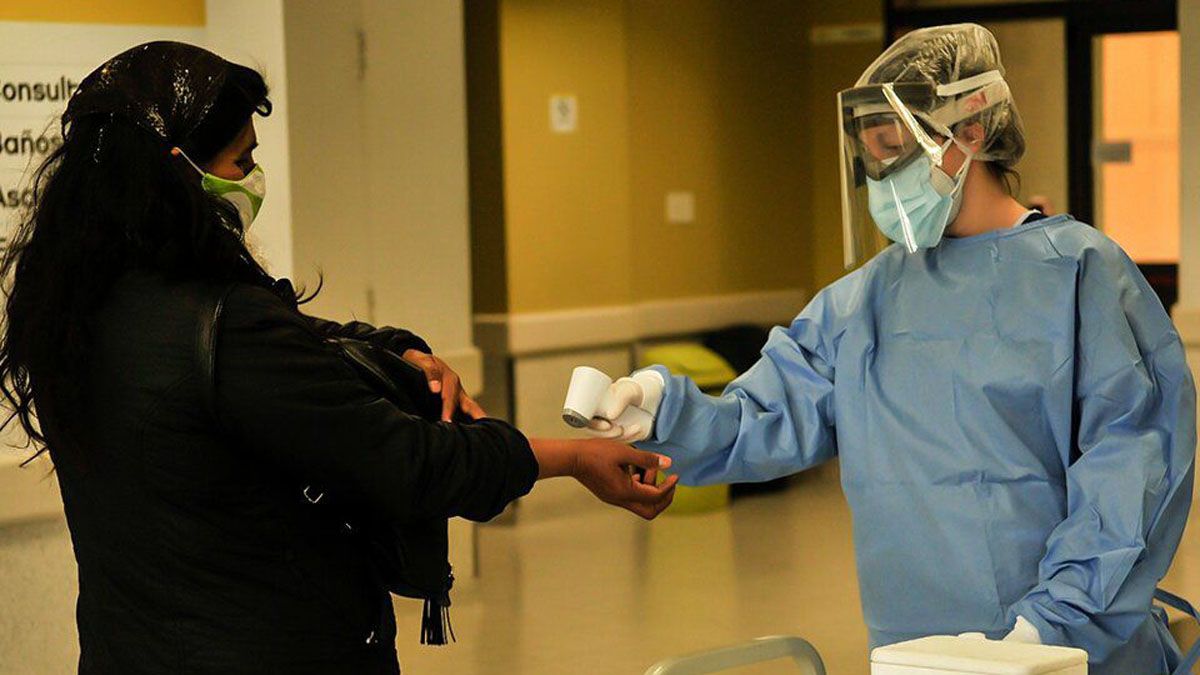 Covid: se reportaron casi la mitad de casos que la semana pasada